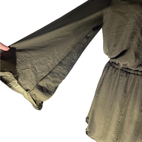 Show Me Your MuMu mini dress in army green. Size XS. Completely lined - Picture 4 of 9